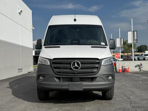 2026 Mercedes-Benz Sprinter 2500 PASSENGER 144 WB