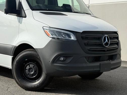 2026 Mercedes-Benz Sprinter 2500 PASSENGER 144 WB