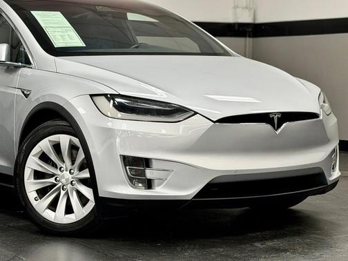 Silver Metallic 2017 Tesla Model X 100D