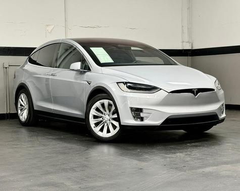 Silver Metallic 2017 Tesla Model X 100D