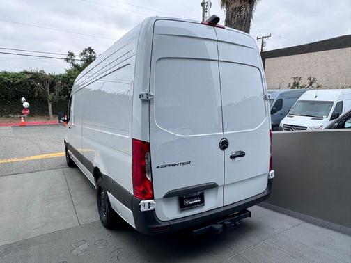 2024 Mercedes-Benz eSprinter 2500 170 WB High Roof Cargo
