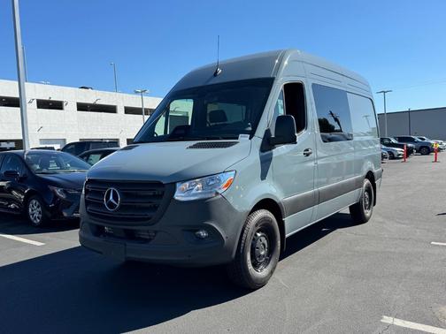 2025 Mercedes-Benz Sprinter 2500 144 WB Standard Roof Crew