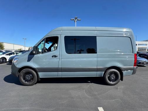 2025 Mercedes-Benz Sprinter 2500 144 WB Standard Roof Crew