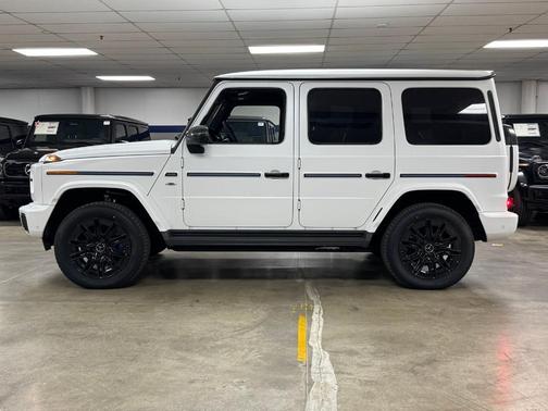 Moon 2025 Mercedes-Benz G-Class Base