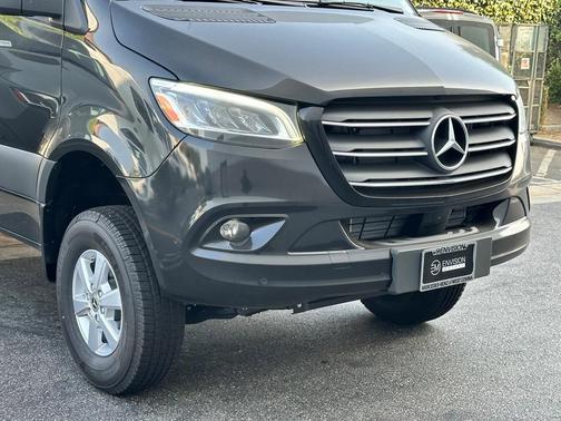 2025 Mercedes-Benz Sprinter 2500 144 WB Standard Roof Crew