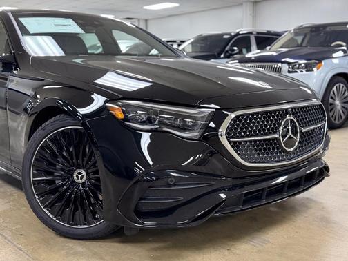 Obsidian Black 2027 Mercedes-Benz E-Class 350