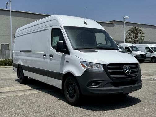 2024 Mercedes-Benz eSprinter 2500 170 WB High Roof Cargo