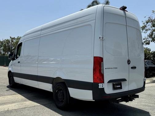 2024 Mercedes-Benz eSprinter 2500 170 WB High Roof Cargo