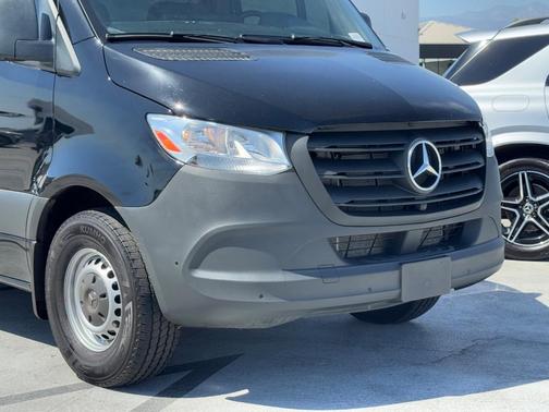 2024 Mercedes-Benz Sprinter 2500 144 WB Standard Roof Passenger