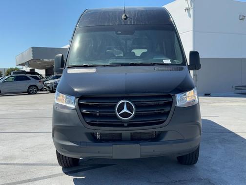 2024 Mercedes-Benz Sprinter 2500 144 WB Standard Roof Passenger