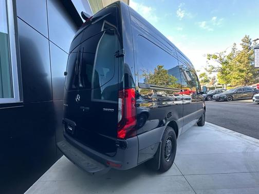 2025 Mercedes-Benz Sprinter 2500 144 WB Standard Roof Passenger