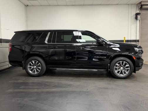 2023 Chevrolet Suburban LS