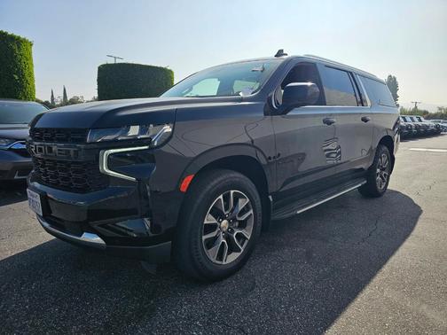 2023 Chevrolet Suburban LS