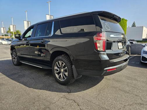 2023 Chevrolet Suburban LS