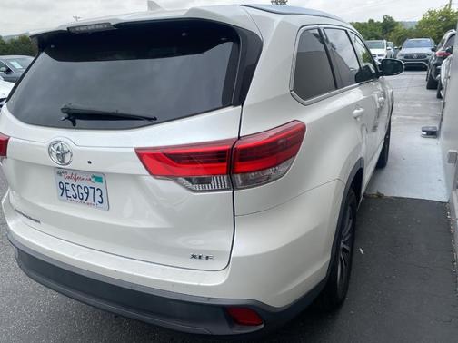 Blizzard Pearl 2018 Toyota Highlander XLE