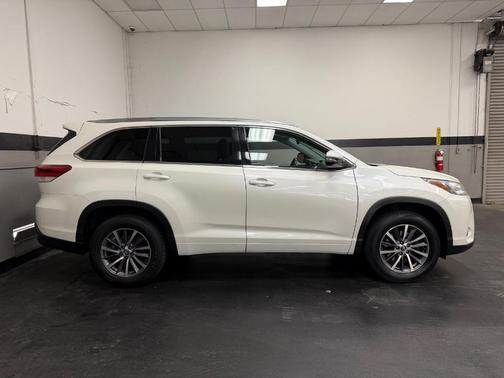 Blizzard Pearl 2018 Toyota Highlander XLE