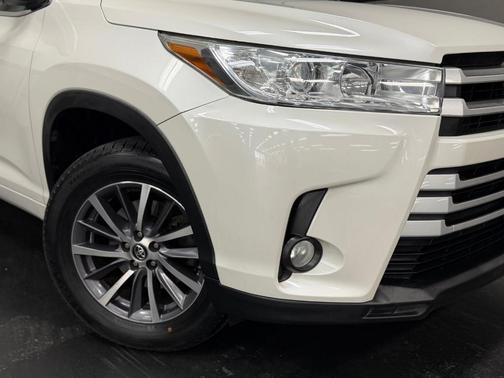 Blizzard Pearl 2018 Toyota Highlander XLE