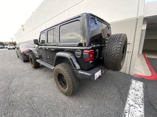 Black Clearcoat 2024 Jeep Wrangler Sahara