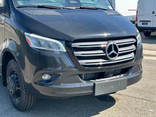 2025 Mercedes-Benz Sprinter 3500 144 WB Standard Roof Cargo