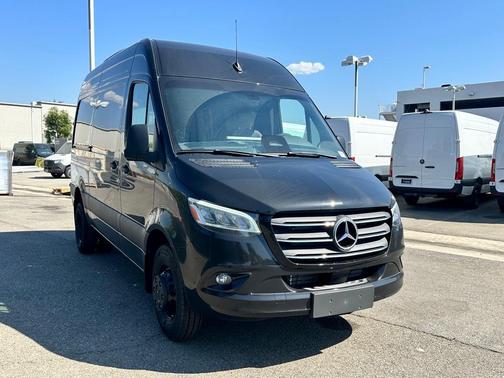 2025 Mercedes-Benz Sprinter 3500 144 WB Standard Roof Cargo