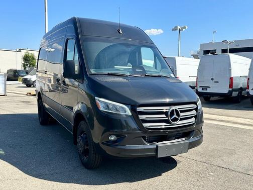 2025 Mercedes-Benz Sprinter 3500 144 WB Standard Roof Cargo
