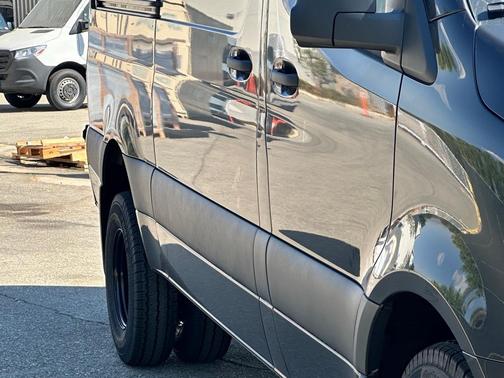 2025 Mercedes-Benz Sprinter 3500 144 WB Standard Roof Cargo