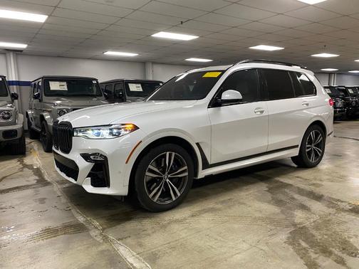 2021 BMW X7 M50i