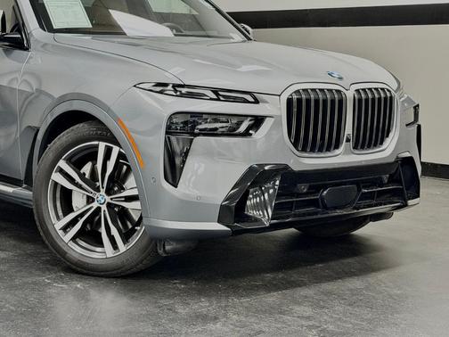 Gray Metallic 2023 BMW X7 xDrive40i
