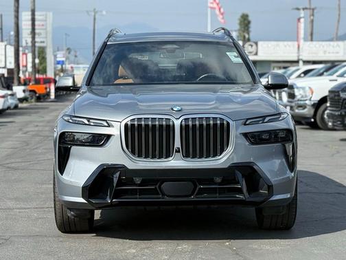 Gray Metallic 2023 BMW X7 xDrive40i