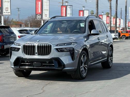 Gray Metallic 2023 BMW X7 xDrive40i
