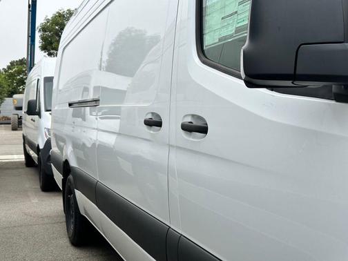 Arctic White 2025 Mercedes-Benz Sprinter 2500 170 WB High Roof Extended Cargo