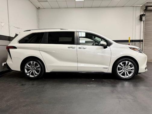 2021 Toyota Sienna 