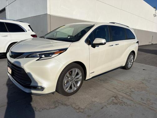 2021 Toyota Sienna 