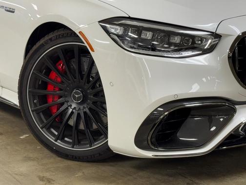 2024 Mercedes-Benz AMG S 63 E Base