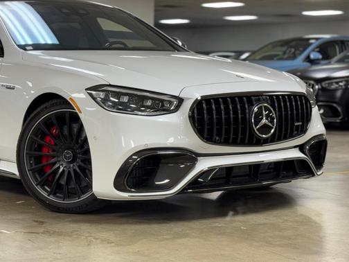 2024 Mercedes-Benz AMG S 63 E Base