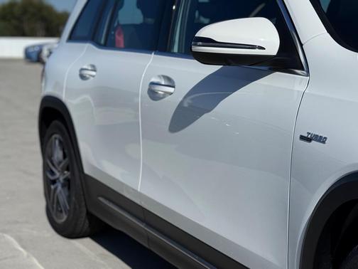 2025 Mercedes-Benz AMG GLB 35 Base