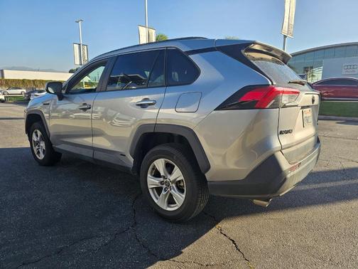 2021 Toyota RAV4 Hybrid XLE