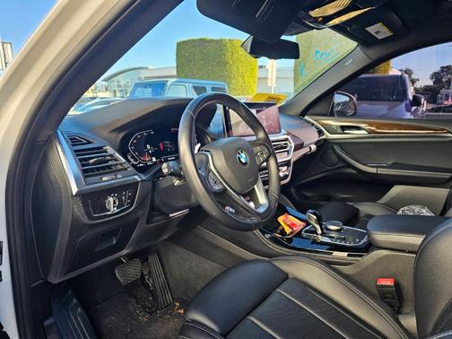 2023 BMW X4 xDrive30i