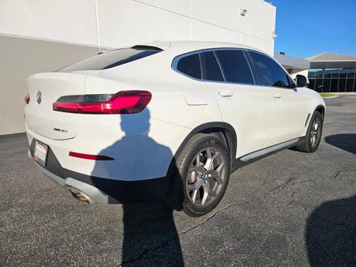 2023 BMW X4 xDrive30i