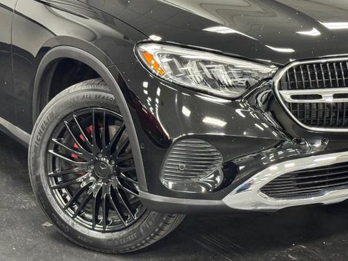 Black 2025 Mercedes-Benz GLC 300 Base