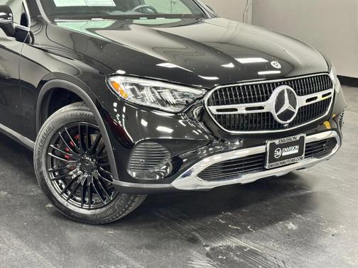 Black 2025 Mercedes-Benz GLC 300 Base