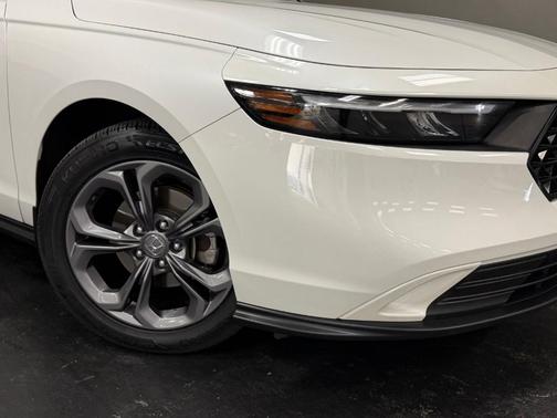 Platinum White Pearl 2023 Honda Accord EX