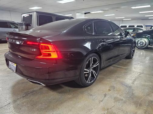 2020 Volvo S90 Recharge Plug-In Hybrid T8 R-Design