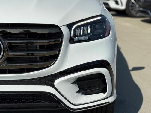 2026 Mercedes-Benz GLS 580
