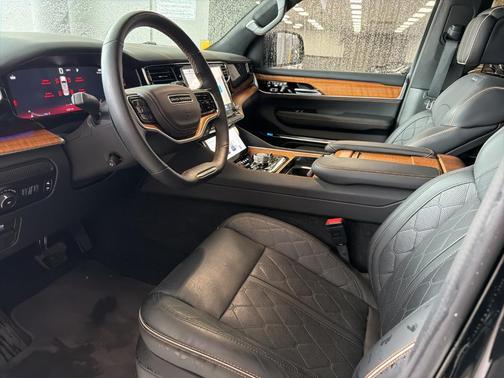 2022 Jeep Grand Wagoneer Series III