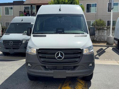 2025 Mercedes-Benz Sprinter 2500 144 WB Standard Roof Crew
