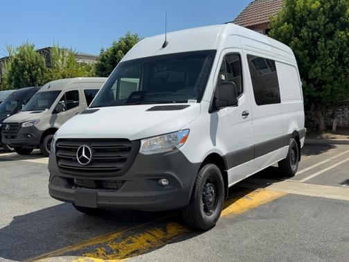 2025 Mercedes-Benz Sprinter 2500 144 WB Standard Roof Crew