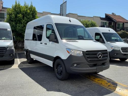 2025 Mercedes-Benz Sprinter 2500 144 WB Standard Roof Crew