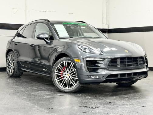 Volcano Grey Metallic 2018 Porsche Macan GTS