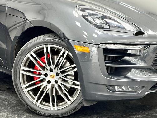 Volcano Grey Metallic 2018 Porsche Macan GTS